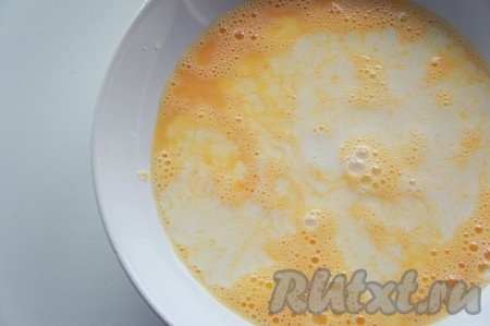 Добавьте молоко и ещё раз взбейте.
