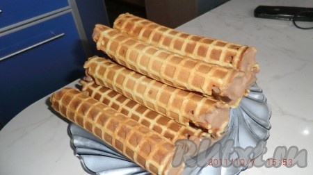 Начинить трубочки с двух сторон кремом. Приятного аппетита!!!