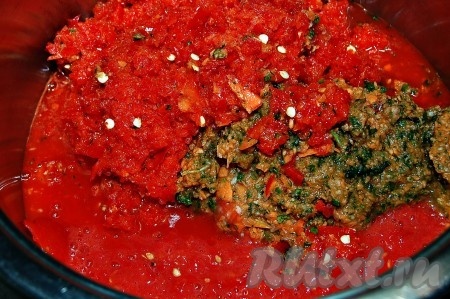 Все три  прокрученные через блендер смеси переложить в одну кастрюлю.