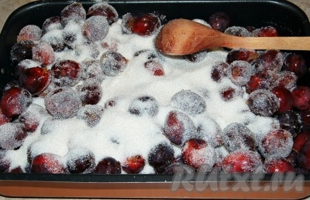 Добавить воду, аккуратно перемешать.
