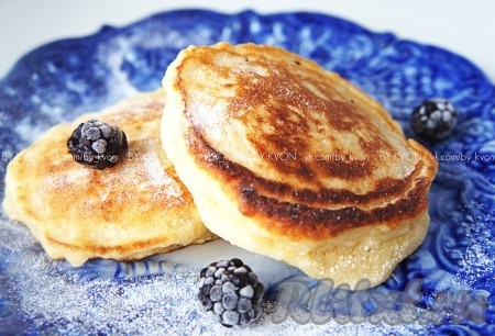 Дрожжевые оладьи с яблоками готовы! Приятного вам аппетита!