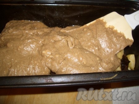 И залить равномерно тестом.