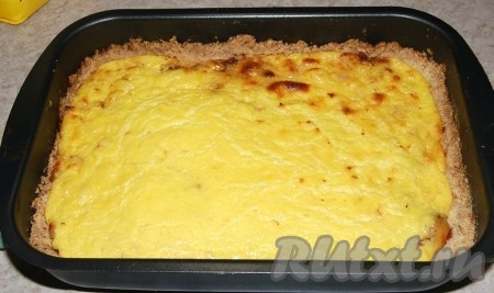 Через 25 минут вынимаем пирог из духовки.