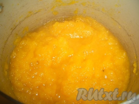 Тыквенное пюре поставить на плиту, чтобы оно "подсохло". 