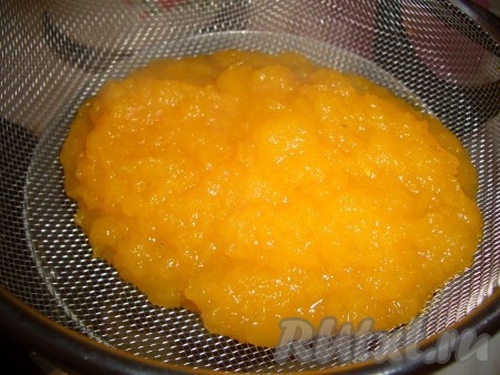 Затем откинуть на дуршлаг, так мы избавимся от лишней влаги.