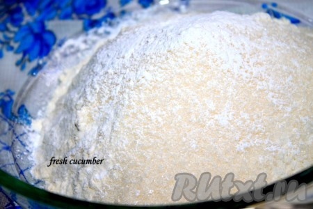 1. Смешиваем муку, разрыхлитель, ванилин и сахар.