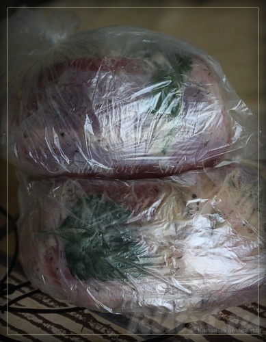 Всё укатали, готовим наши свертки к варке. ПАКЕТЫ В ВОДЕ НЕ РАСПЛАВЯТСЯ!!! БРАЛА САМЫЕ ОБЫЧНЫЕ ПИЩЕВЫЕ ПАКЕТЫ.