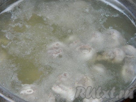 Ставим сердца вариться на 30-40 минут.