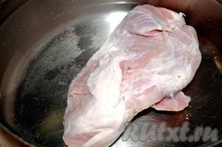 Залить холодной водой и поставить вариться.