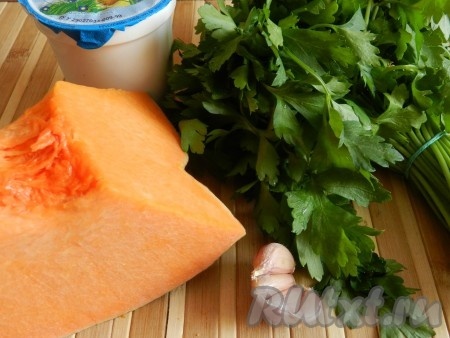 Ингредиенты для приготовления тушеной тыквы в сметане с чесноком