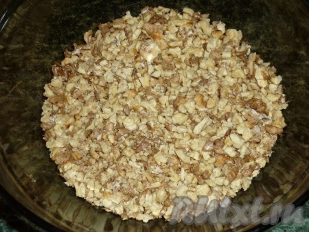 Затем прокатываем скалкой или пропускаем через мясорубку.