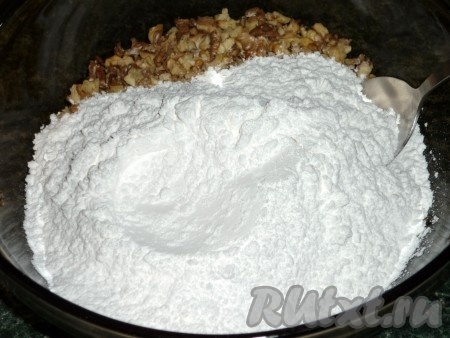 Затем прокатываем скалкой или пропускаем через мясорубку.