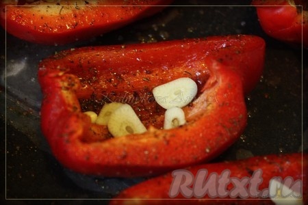 Отправить в духовку при температуре 100-120 градусов на 4-5 часов.