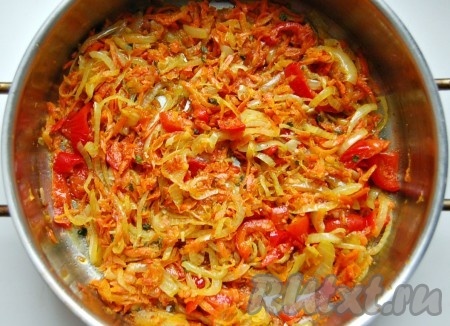 Жареная морковь с луком