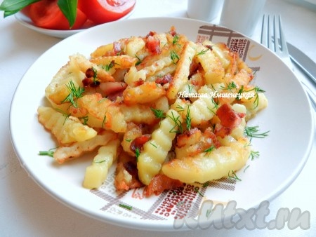 Жареная картошка с луком и чесноком