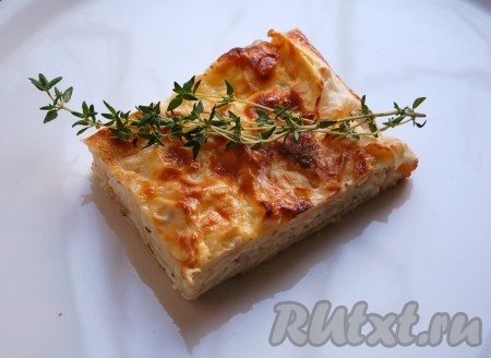 Есть аппетитную, вкусную, сочную ленивую ачму из лаваша с сыром и творогом нужно горячей, пока она не остыла. Приготовьте эту простую выпечку и насладитесь её вкусом!