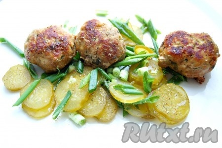 Вот так быстро и просто мы пожарили на сковороде вкусные, сочные котлеты из свиного фарша.
