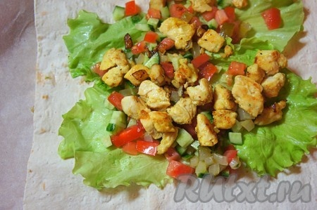 Добавить мясную начинку.