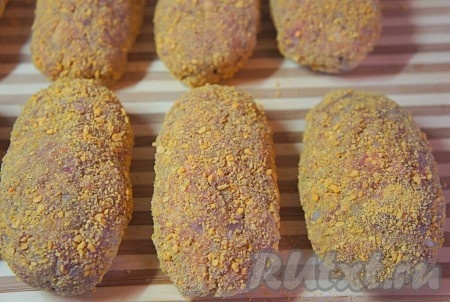 Также подготовить к жарке остальные котлетки.
