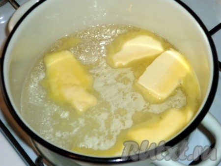 Добавить маргарин и довести до кипения.