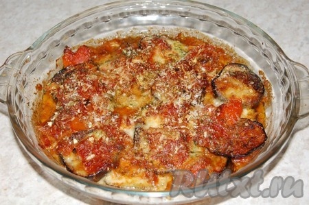 По прошествии времени вытащить форму из духовки.