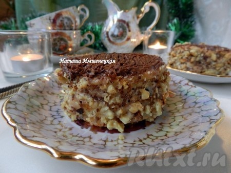 Вкусные, аппетитныые бисквитно-кремовые пирожные готовы, ими можно угощать своих близких и гостей.
