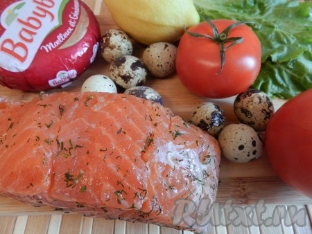 Ингредиенты для салата с семгой и помидорами