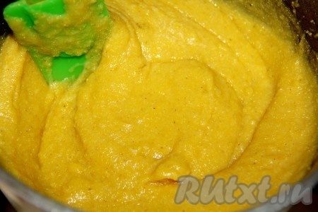 Поставить нашу массу на огонь, доведя до кипения, варить при постоянном помешивании, пока наша масса не загустеет и не начнет оставлять следы при помешивании. Это займет у вас примерно 5-10 минут.
