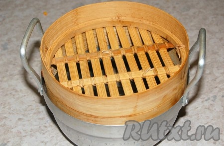 Приготовить пароварку. У меня  бамбуковая пароварка, которой я очень довольна.