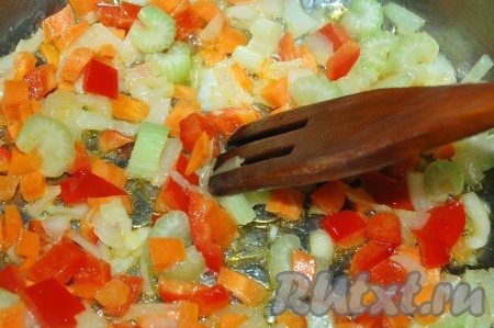 Обжариваем около 20 минут.