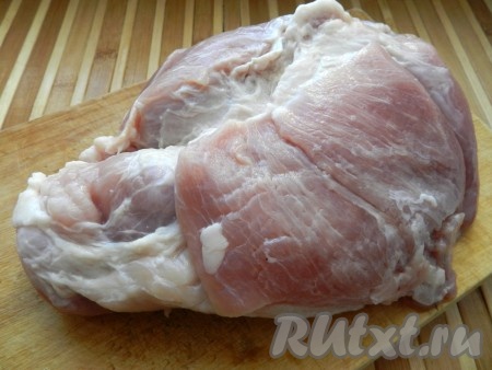 Свинину тщательно вымыть.