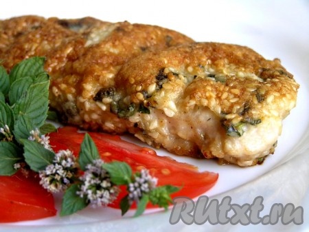 Свиные отбивные в яично-мятной панировке с кунжутом получаются аппетитными и очень вкусными. Они станут настоящим украшением стола!