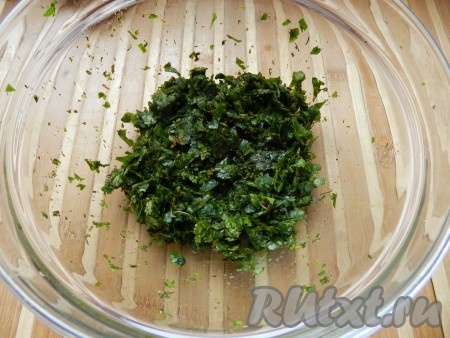 Все вместе тщательно перемешать и растереть. Хорошо использовать для этой цели пестик.
