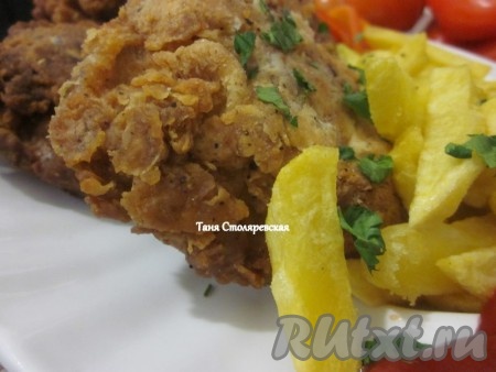 Если куриные бедра крупные, то для подстраховки поставьте курочку в кляре еще в духовку минут на 15-20 при температуре 200 градусов.

