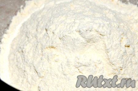 Приготовить кукурузную муку.