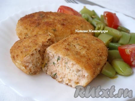 Сочные, вкусные рыбные котлеты из семги готовы.
