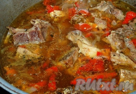 Затем открыть казан и убедиться, что хашлама готова.