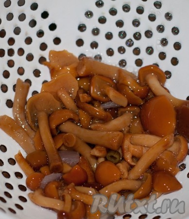 Грибочки слегка промойте.