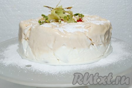 Рецепт торта-мороженого несложен, но это блюдо порадует и Вас, и Ваших близких чудесным вкусом.
