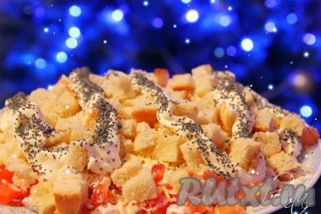 Салат с копченой курицей и помидорами