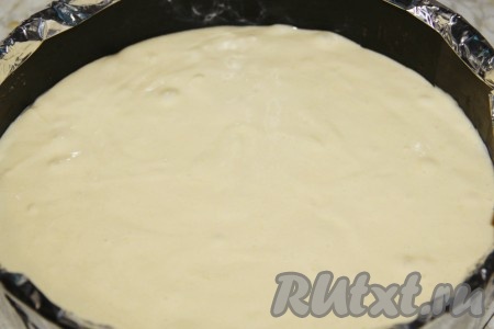 Аккуратно вымесить до однородного состояния и вылить в форму для дальнейшего запекания.
