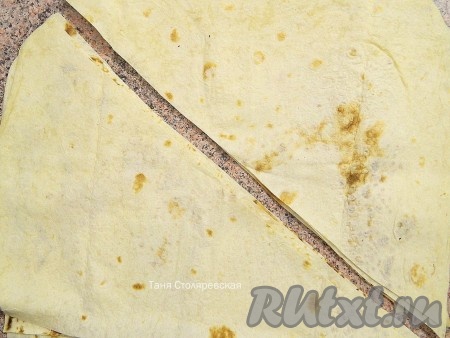 Делим еще на две половины так, чтобы получились треугольники.