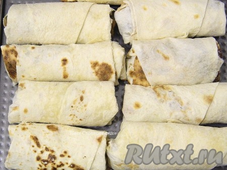 Так поступаем с остальными треугольниками из лаваша. У меня получилось 8 штук.