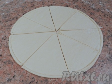 Вырезанную окружность разрезать на 8 секторов.