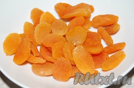 Приготовить курагу, в случае надобности помыть ее.