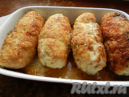 Вкусные, аппетитные куриные рулетики с начинкой из омлета и болгарского перца готовы.