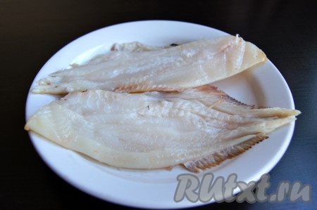 Рыбу дори отделить от кости и кожи.
