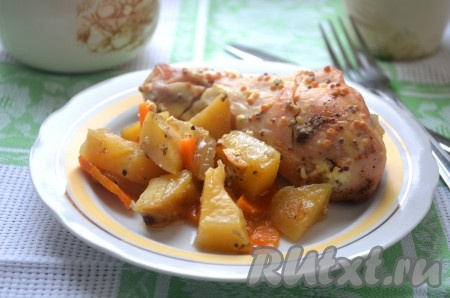 Куриные ножки в сметане с картошкой в духовке