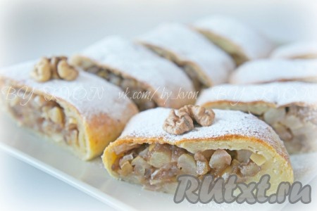 Как приготовить творожный штрудель с яблоками, изюмом и орехами