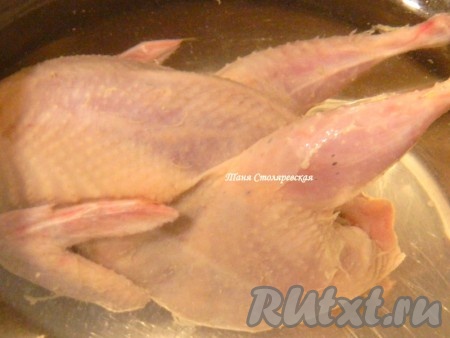 Для начала варим бульон.